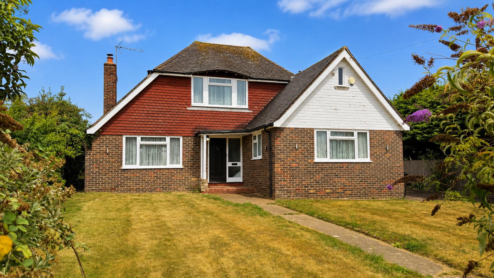 3 bed property in Pages Avenue, Cooden, Bexhill-On-Sea
